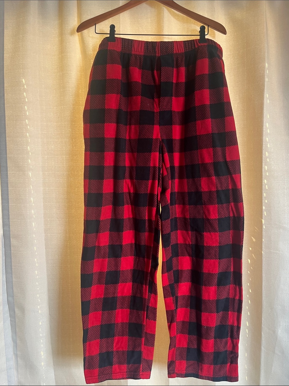 Men’s dip Red and Black Buffalo Plaid Lounge Pants